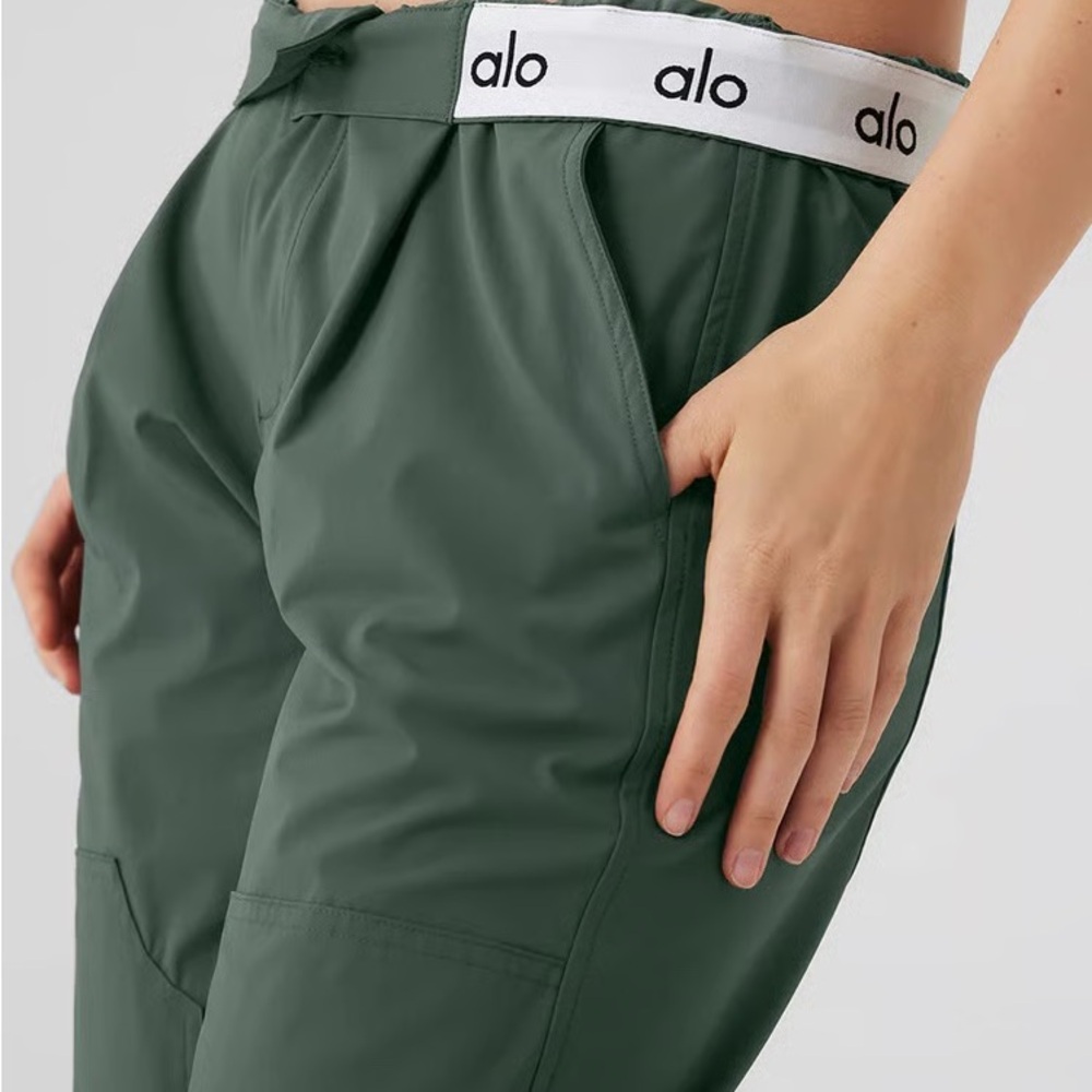 Women's ALO Flip It Green Pants Large